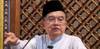 Jusuf Kalla bantah tuduhan penistaan agama terkait ceramah di UGM. JK sebut video dipotong dan narasi menyesatkan picu polemik.