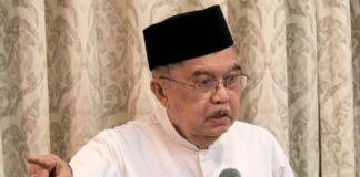 GAMKI melaporkan Jusuf Kalla ke polisi terkait ceramah di UGM yang dinilai kontroversial. Simak kronologi dan respons dari pihak JK.