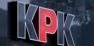 KPK memanggil tiga pengusaha rokok terkait kasus korupsi Bea Cukai. Penyidikan terus dikembangkan untuk mengungkap aliran dana dan keterlibatan pihak swasta.