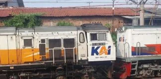Polisi Periksa Sopir Green SM dan Masinis soal Kecelakaan Kereta Bekasi Timur Petugas berada di lokasi kecelakaan kereta di Stasiun Bekasi Timur setelah KA Argo Bromo Anggrek menabrak KRL yang sedang berhenti.