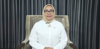 Menteri PPPA Arifah Fauzi Minta Maaf soal Pernyataan Gerbong Perempuan KRL Menteri PPPA Arifah Fauzi menyampaikan permintaan maaf atas pernyataannya terkait usulan pemindahan gerbong perempuan KRL setelah kecelakaan kereta di Bekasi Timur.