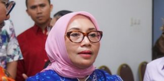 Menteri PPPA Usul Gerbong Wanita Dipindah ke Tengah, Bukan Solusi Keselamatan KRL? : Menteri PPPA Arifah Fauzi mengusulkan gerbong wanita KRL dipindah ke tengah rangkaian usai tabrakan kereta Bekasi. Usulan itu menuai sorotan karena dinilai belum menyentuh akar keselamatan.