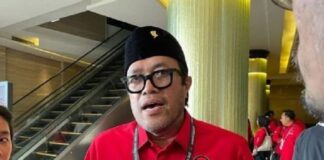 KPK geledah rumah Ono Surono di Bandung terkait kasus suap ijon proyek yang menjerat Bupati Bekasi nonaktif Ade Kuswara.