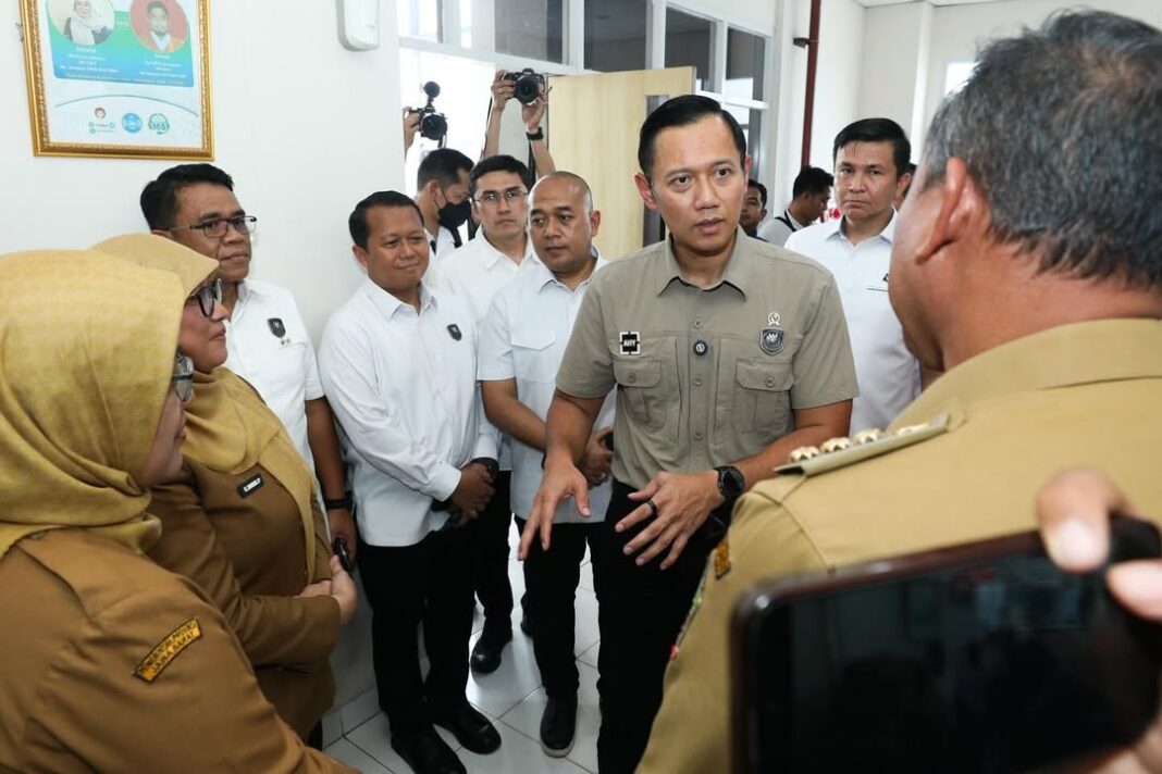 AHY Sampaikan Duka Mendalam Saat Jenguk Korban Tragedi Bekasi Timur