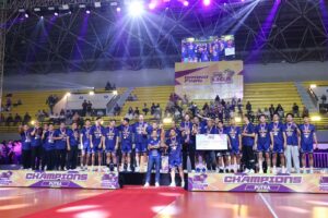SELEBRASI JUARA - Tim LavAni merayakan Trofi Juara Proliga 2026, Sabtu (25/4/2026). Trofi kampiun dari kompetisi voli reguler paling bergengsi di Indonesia itu didapatkan usai mengalahkan Bhayangkara 3-1 pada Sabtu lalu