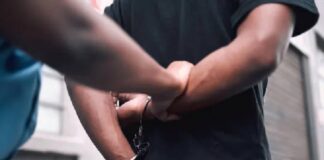 Satgas Damai Cartenz Tangkap 2 Anggota KKB di Pegunungan Bintang Satgas Damai Cartenz 2026 berhasil menangkap dua anggota KKB di Oksibil, Pegunungan Bintang, tanpa perlawanan. Operasi ini bagian dari penegakan hukum di Papua.