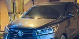 Mobil dinas berpelat merah yang digunakan untuk kepentingan pribadi menjadi sorotan publik di Kabupaten Blora.