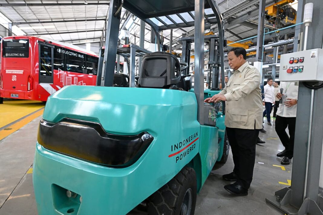 Prabowo Resmikan Pabrik Kendaraan Listrik VKTR, Indonesia Gaspol ke Energi Bersih