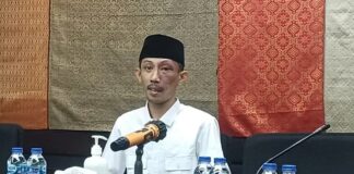 Partai Gerindra Beri Teguran Keras Terakhir ke Ahmad Syahri As-Siddiq Usai Viral Saat Rapat Anggota Fraksi Gerindra DPRD Jember Ahmad Syahri As-Siddiq mendapat teguran keras terakhir setelah viral bermain game dan merokok saat rapat.