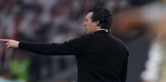 Rekor Unai Emery usai Bawa Aston Villa Juara Europa League UEFA 2026, Spesialis Pemburu Trofi UEL INSTRUKSI KE PEMAIN - Pelatih Aston Villa, Unai Emery memberikan instruksi kepada skuad The Villans dalam duel antara Aston Villan Vs Freiburg di laga Final Liga Eropa UEFA Europa League 2026, Kamis (12/5/2026) dini hari WIB tadi. Unai Emery sukses membawa Aston Villa jara Liga Eropa UEFA Europa League 2026 alias juara UEL 2026 usai mengalahkan Freiburg 2-0 dalam duel sengit di Stadion Besiktas, Turkiye itu. OFFICIAL INSTAGRAM ASTON VILLA/REPRO