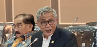 Anggota Komisi XIII DPR RI Mafirion mengkritik rencana Kementerian HAM membentuk tim asesor untuk menentukan status aktivis HAM.