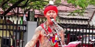 Profil Panglima Jilah, Pemimpin Besar Pasukan Merah TBBR, menjadi sorotan setelah mengajak Presiden ke-7 RI Jokowi menjadi pemeran utama film kolosal tentang Dayak.
