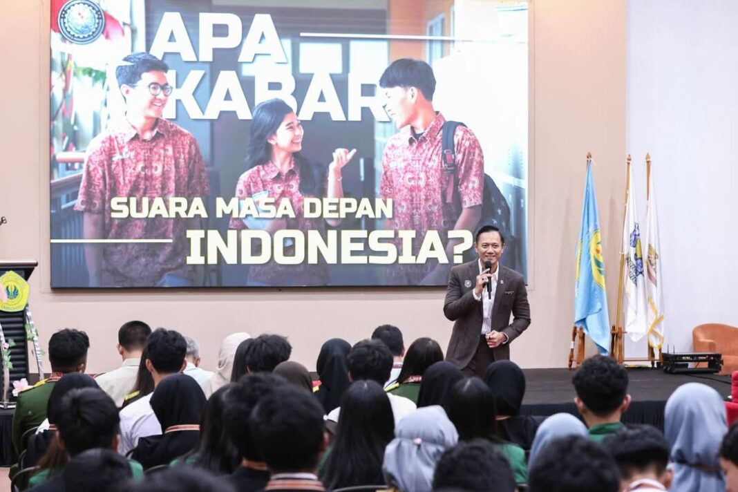 AHY Tinjau Lokasi Kecelakaan Kereta di Bekasi Timur, Pemerintah Fokus Evakuasi dan Pemulihan