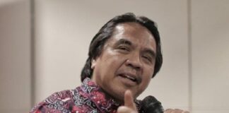 Ade Armando mundur dari PSI karena khawatir kasus hukum yang menjeratnya menyeret partai dan mengganggu langkah politik menuju Pemilu 2029.