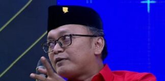Politisi PDIP Guntur Romli menagih janji Gibran Rakabuming Raka untuk segera berkantor di IKN demi menekan biaya perawatan gedung negara.
