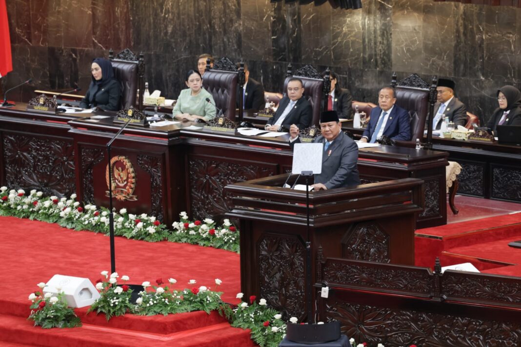 Presiden Republik Indonesia, Prabowo Subianto, menyampaikan Kerangka Ekonomi Makro (KEM) dan Pokok-Pokok Kebijakan Fiskal (PPKF) RAPBN Tahun Anggaran 2027 dalam Sidang Paripurna DPR RI ke-19 yang digelar di Gedung DPR, Senayan, Jakarta belum lama ini