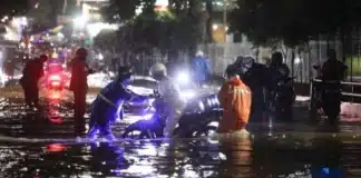 Puluhan RT di Jakarta Masih Terendam, BPBD Catat Ketinggian Air Capai 1 Meter