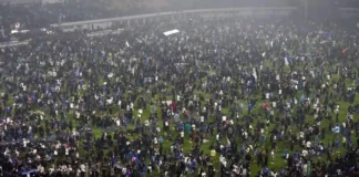 Persib di Ambang Hattrick Juara, Bobotoh Kompak Serukan: Jangan Turun ke Lapangan! Persib di Ambang Hattrick Juara, Bobotoh Kompak Serukan: Jangan Turun ke Lapangan!