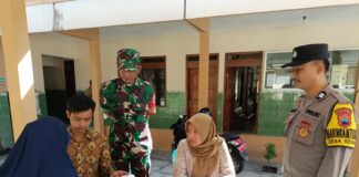 TNI-Polri Kawal Penyaluran BLT Dana Desa di Karanganyar, Puluhan Warga Terima Bantuan