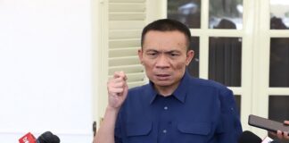 Kubu Roy Suryo Laporkan Rismon Sianipar soal Dugaan ISBN Palsu Buku Gibran End Game Kubu Roy Suryo melaporkan Rismon Sianipar terkait dugaan pemalsuan ISBN buku Gibran End Game. Simak kronologi dan respons kuasa hukum.