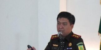 Profil Roy Riady, JPU yang Tuntut Nadiem Makarim 18 Tahun Penjara Roy Riady menjadi sorotan setelah bertindak sebagai jaksa penuntut umum dalam sidang perkara dugaan korupsi pengadaan Chromebook Kemendikbudristek.