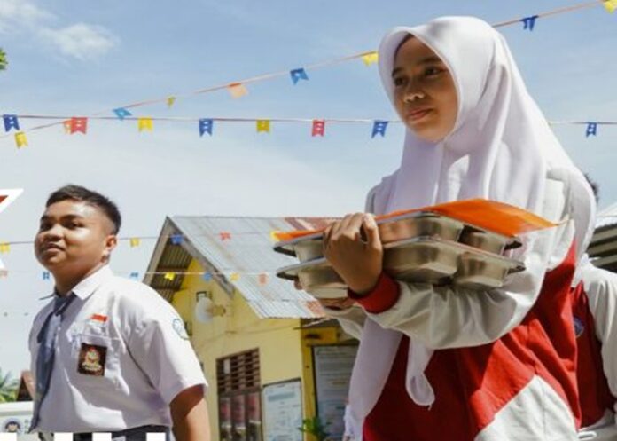 HEMAT ANGGARAN - Kepala Bakom RI, Muhammad Qodari mengungkapkan Pemerintah Indonesia tengah melakukan pengetatan anggaran Makanan Bergizi Gratis atau MBG. Langkah ini diklaim bisa hemat uang negara Rp 1 T per bulan. Cek di sini lengkapnya, Kamis (18/6/2026). OFFICIAL WEB BADAN GIZI NASIONAL/REPRO