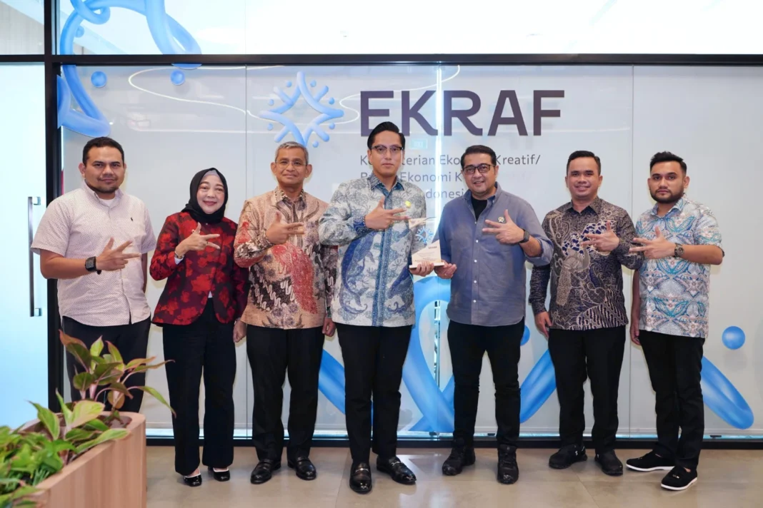 Menteri Ekraf Teuku Riefky Harsya bertemu Wali Kota Medan Rico Waas di Jakarta
