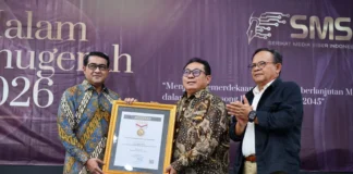 Dinilai Dukung Media Siber dan Pers Merdeka, Menteri Ekraf Teuku Riefky Terima Penghargaan SMSI