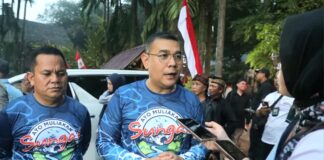 Ikut Gerakan AYO Muliakan Sungai, Wamen Ossy Ajak Masyarakat Jaga Ciliwung
