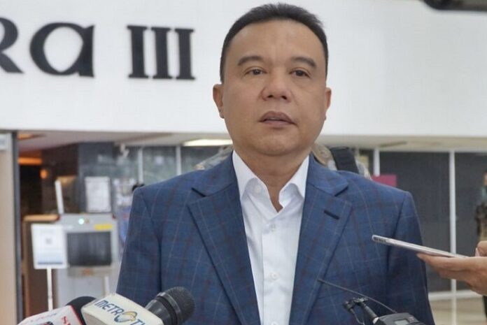 Wakil Ketua DPR RI Sufmi Dasco Ahmad berbicara dengan Direktur Utama Pertamina Simon Aloysius Mantiri saat menindaklanjuti laporan ancaman PHK terhadap puluhan ribu buruh akibat kenaikan harga gas industri.