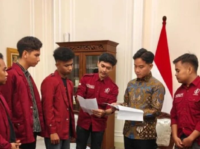 Ketua DPP PDIP Deddy Sitorus menanggapi polemik BEM Universitas Bung Karno dan mengaitkan pertemuan mahasiswa dengan Wakil Presiden Gibran Rakabuming Raka yang menjadi sorotan publik.