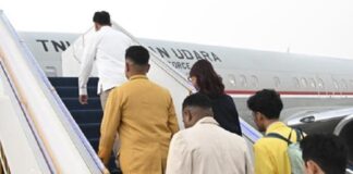 Wakil Presiden Gibran Rakabuming Raka mengajak lima mahasiswa dari berbagai kampus dalam kunjungan kerja ke Ende, Nusa Tenggara Timur, untuk melihat langsung pelaksanaan program Makan Bergizi Gratis.