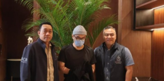 Profil Michael Steven, Buronan Kasus Kresna Life yang Diekstradisi ke Indonesia Michael Steven, pendiri Kresna Graha Investama dan sosok di balik Kresna Life, dipulangkan dari Maroko ke Indonesia untuk menghadapi kasus dugaan TPPU dan penggelapan dana nasabah.