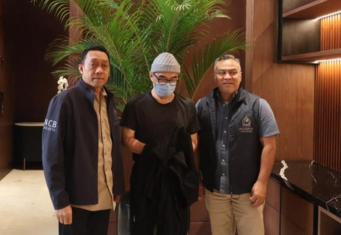 Michael Steven, pendiri Kresna Graha Investama dan sosok di balik Kresna Life, dipulangkan dari Maroko ke Indonesia untuk menghadapi kasus dugaan TPPU dan penggelapan dana nasabah.