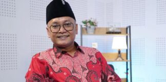 Juru Bicara PDIP Guntur Romli membantah tudingan BEM Bersatu yang mengaitkan partainya dengan eks Ketua BEM UGM Tiyo Ardianto dan aksi mahasiswa terkait program MBG.