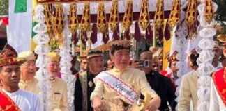 Kedatun Keagungan Lampung menjelaskan makna gelar adat "Baginda Pemuka Bangsa" yang diberikan kepada Presiden ke-7 RI Joko Widodo sebagai simbol penghormatan atas pengabdiannya kepada bangsa.
