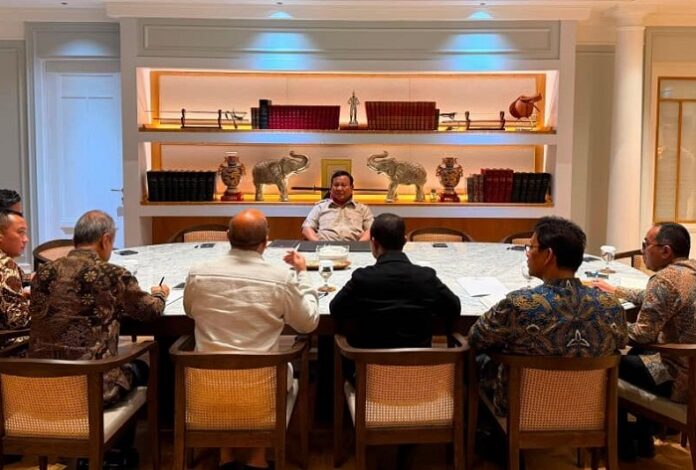 Presiden Prabowo Subianto meminta Menteri Investasi Rosan Roeslani mengumumkan hasil kunjungan ke AS, Eropa, dan Asia yang menunjukkan meningkatnya kepercayaan investor global terhadap Indonesia.