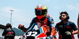 PACU MOTOR - Pembalap Indonesia untuk tim Honda dream, Kiandra Ramadhipa memacu motor andalannya dalam Race 2 Moto3 Junior GP FIM World Championship 2026 belum lama ini. Dalam balapan seri Estoril 2026 pada Minggu (14/6/2026), Kiandra Ramadhipa berhasil jadi juara. OFFICIAL INSTAGRAM KIANDRA RAMADHIPA/REPRO PACU MOTOR - Pembalap Indonesia untuk tim Honda dream, Kiandra Ramadhipa memacu motor andalannya dalam Race 2 Moto3 Junior GP FIM World Championship 2026 belum lama ini. Dalam balapan seri Estoril 2026 pada Minggu (14/6/2026), Kiandra Ramadhipa berhasil jadi juara. OFFICIAL INSTAGRAM KIANDRA RAMADHIPA/REPRO