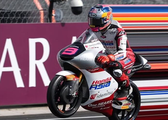 PEMBALAP INDDONESIA - Veda Ega Pratama melesat di lintasan sirkuit dalam race Moto3 MotoGP 2026 beberapa waktu lalu. Pembalap Indonesia satu ini akan meengukir sejarah sejajar Joan Mir jika bisa Menang di race Moto3 seeri MotoGP Ceko 2026 pada Minggu (21/6/2026) nanti. OFFICIAL INSTAGRAM VEDA EGA PRATAMA/REPRO