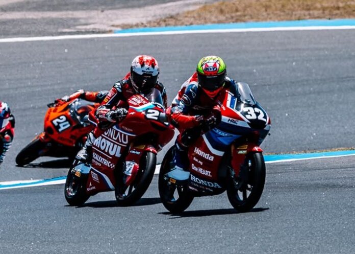 PACU MOTOR - Pembalap Indonesia untuk tim Honda dream, Kiandra Ramadhipa memacu motor andalannya dalam Race 2 Moto3 Junior GP FIM World Championship 2026 belum lama ini. Dalam balapan seri Estoril 2026 pada Minggu (14/6/2026), Kiandra Ramadhipa berhasil jadi juara. OFFICIAL INSTAGRAM KIANDRA RAMADHIPA/REPRO