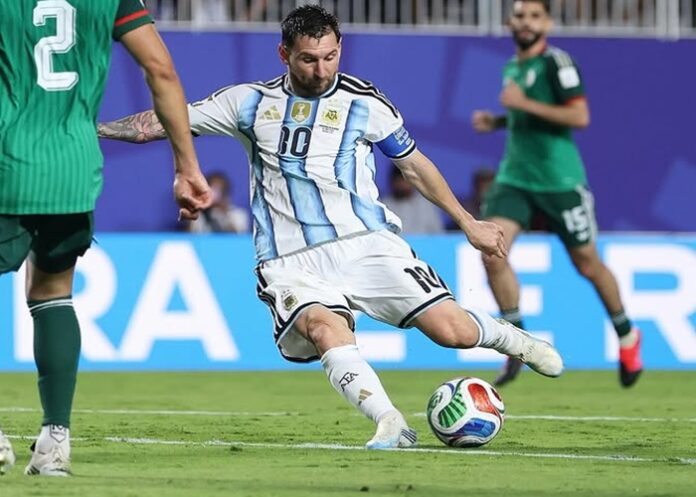 SELEBRASI GOL - Pemain Timnas Argentina, Lionel Messi berselebrasi usai mencetak gol ke gawang Timnas Aljazair dalam laga perdana Grup J Piala Dunia 2026, Rabu (17/6/20260. 3 gol di laga ini membuat Lionel Messi puncaki Top Skor Piala Dunia 2026 terkini. OFFICIAL INSTAGRAM FIFA WORLD CUP 2026/REPRO