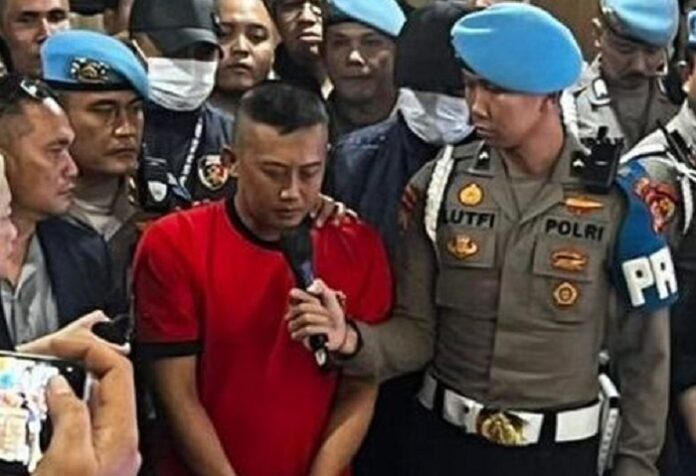 Taufik Hidayat akhirnya buka suara usai ditetapkan sebagai tersangka penyekapan dan penganiayaan terhadap YTR di Bandung. Ia mengaku menyesal dan meminta maaf, sementara polisi mengungkap kronologi serta motif kekerasan.