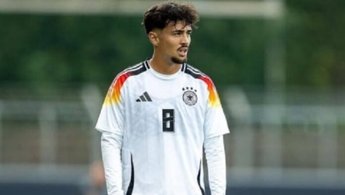 Laurin Ulrich saat membela FC Magdeburg di kompetisi 2. Bundesliga Jerman. Gelandang muda berdarah Indonesia tersebut dirumorkan menjadi calon pemain naturalisasi Timnas Indonesia berikutnya.
