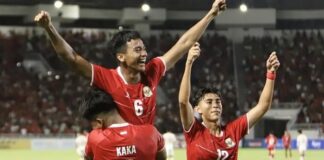 Pemain Timnas Indonesia U-19 bersiap menghadapi Australia U-19 pada semifinal Piala AFF U-19 2026 di Stadion Utama Sumatera Utara, Deli Serdang.