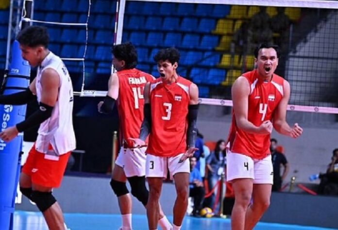 Timnas Voli Indonesia berhasil mengalahkan Thailand 3-2 dalam lanjutan Pool B AVC Cup 2026. Farhan Halim tampil gemilang dan menjadi kunci kemenangan Merah Putih.
