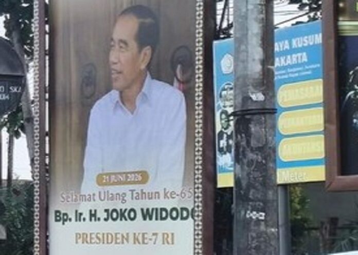 Koalisi Masyarakat Sipil melaporkan Wali Kota Solo Respati Ardi ke Kejaksaan Negeri Surakarta terkait dugaan penyalahgunaan wewenang dalam pemasangan baliho ucapan ulang tahun ke-65 Presiden ke-7 RI Joko Widodo.