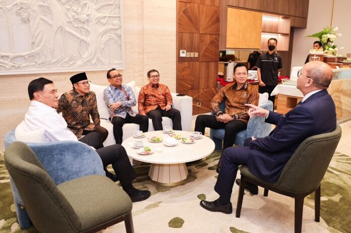 Menteri Koordinator Bidang Infrastruktur dan Pembangunan Kewilayahan Agus Harimurti Yudhoyono (AHY) menghadiri Rapat Gabungan Dewan Pengawas dan BPI Danantara di Jakarta belum lama ini