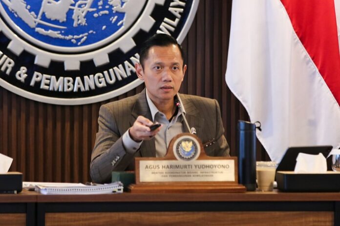 Menteri Koordinator Bidang Infrastruktur dan Pembangunan Kewilayahan Agus Harimurti Yudhoyono (AHY) memberi keterangan pers usah rapat koordinasi penguatan tata kelola Ekosistem Kebandarudaraan, belum lama ini