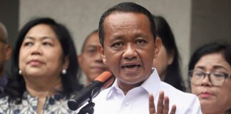 Hasil Rapat 5,5 Jam Bahlil dan PLN: Pasokan Batu Bara Pembangkit Dipastikan Aman Menteri ESDM Bahlil Lahadalia saat rapat kerja dengan Komisi XII DPR RI. Bahlil mengungkap hasil rapat hampir 5,5 jam bersama PLN yang membahas kepastian pasokan batu bara dan penguatan pengawasan energi primer nasional.
