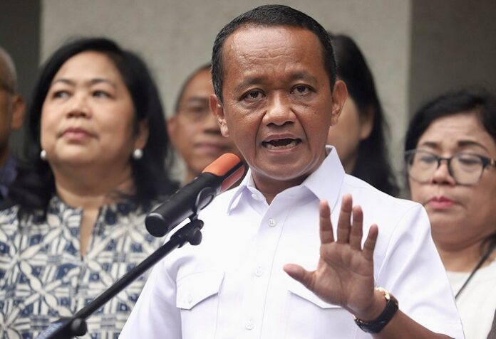 Menteri ESDM Bahlil Lahadalia saat rapat kerja dengan Komisi XII DPR RI. Bahlil mengungkap hasil rapat hampir 5,5 jam bersama PLN yang membahas kepastian pasokan batu bara dan penguatan pengawasan energi primer nasional.